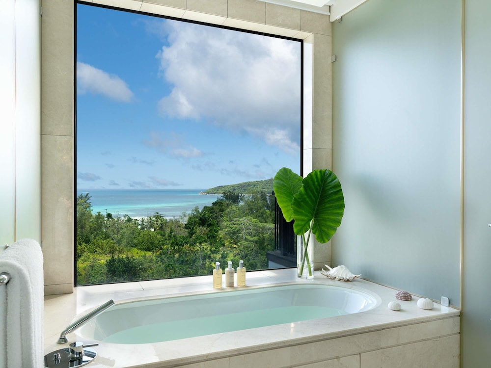 Raffles Seychelles 26/49