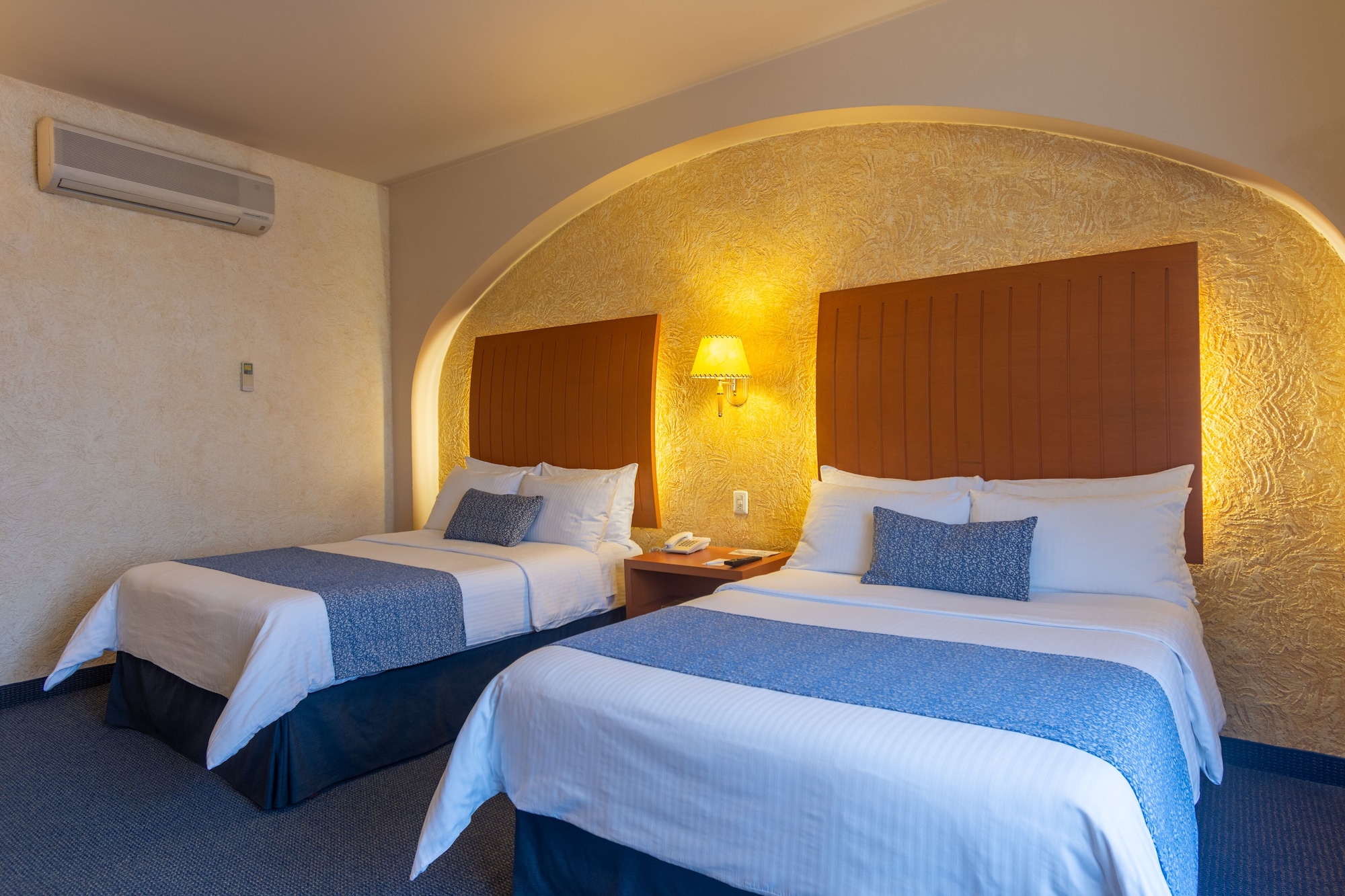 EXECUTIVE, 2 DOUBLE BEDS