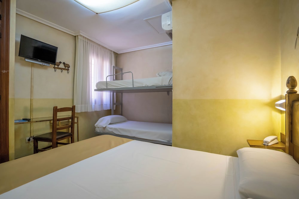 EL HOSTAL PUERTA BISAGRA. 34/60