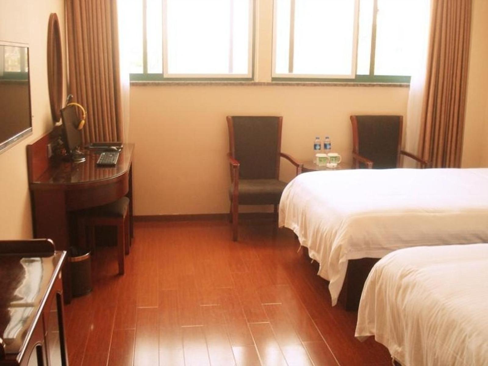 GREENTREE INN LIUAN HUOSHAN COUNTY YINGJIA AVENUE HOTEL 42/50