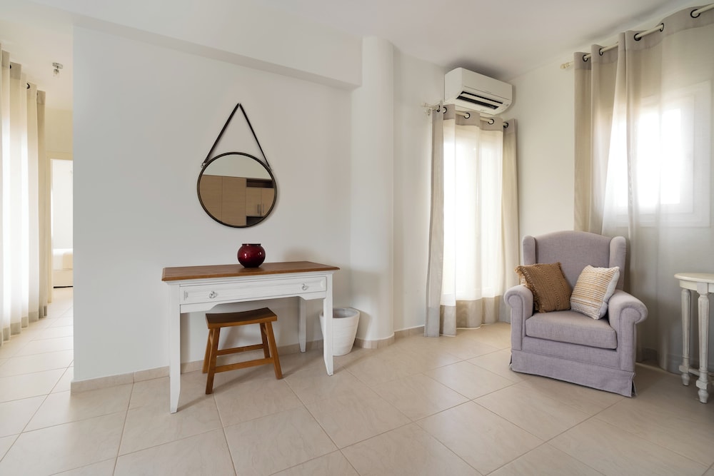 Finikas Beach Hotel 30/50