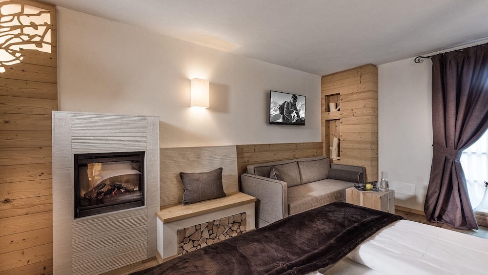 SPORTHOTEL ROMANTIC PLAZA 30/48