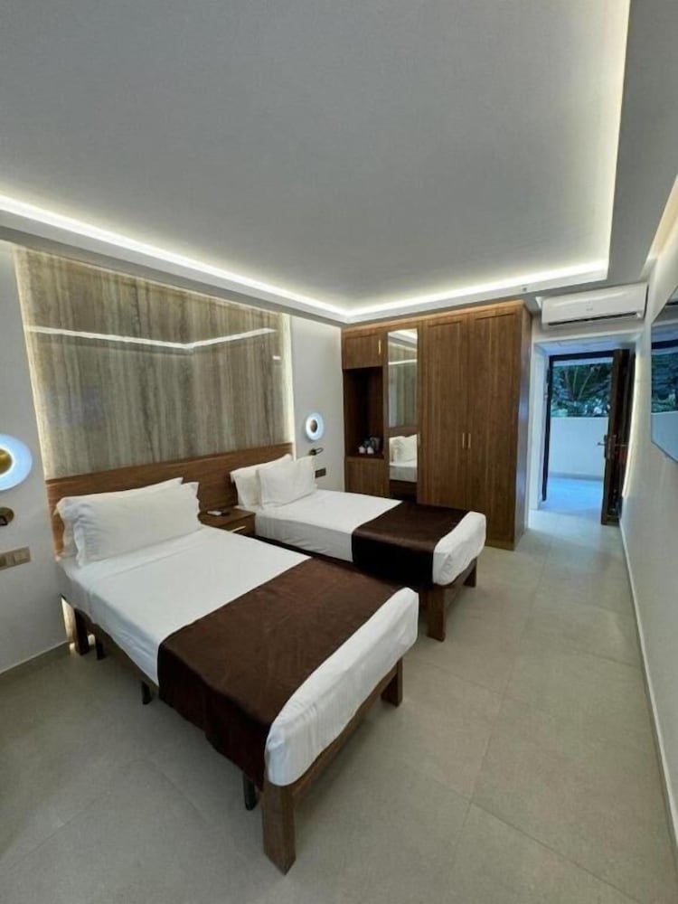 Signature, Mountain, Standard, King Bed, Garden and Mountain View، Coral Strand Smart Choice 7/10