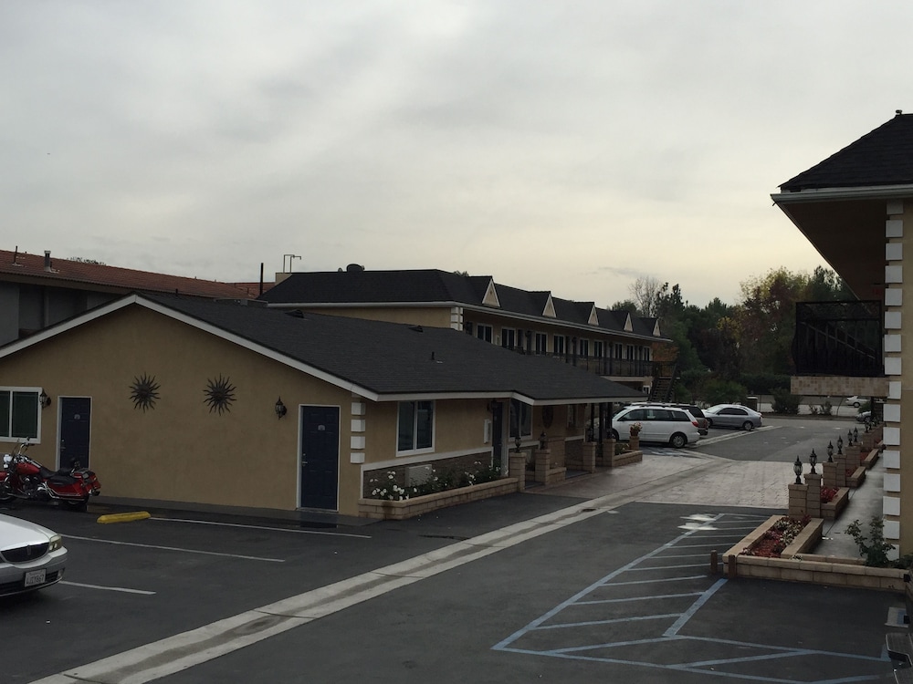 Walnut Inn & Suites 30/44