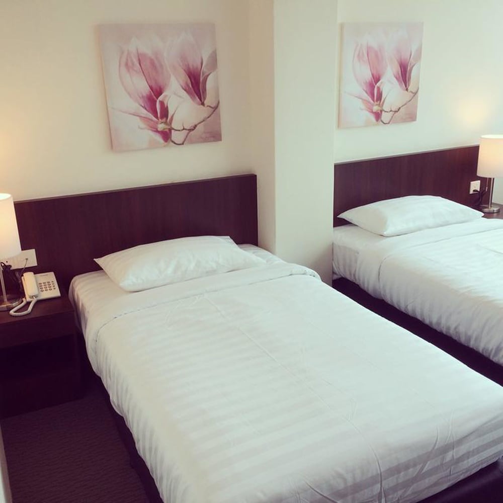 Superior, Double or Twin Bed, No Window