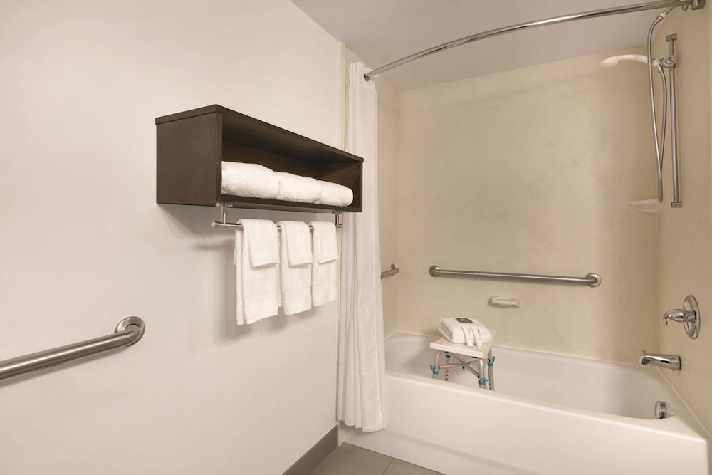 Country Inn & Suites by Radisson, London, KY 40/41
