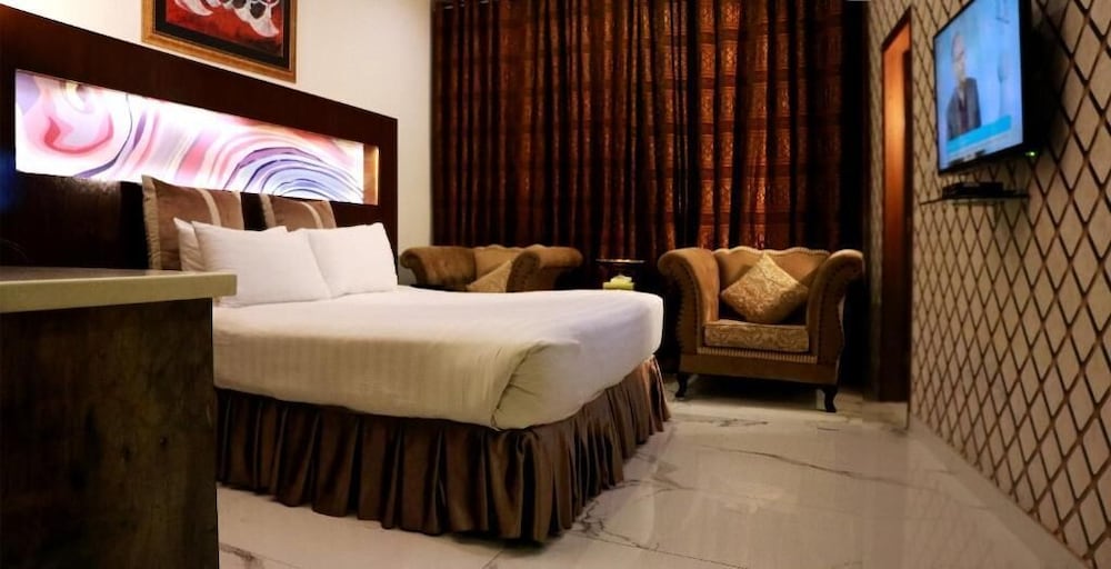 Hilton Suites 32/67