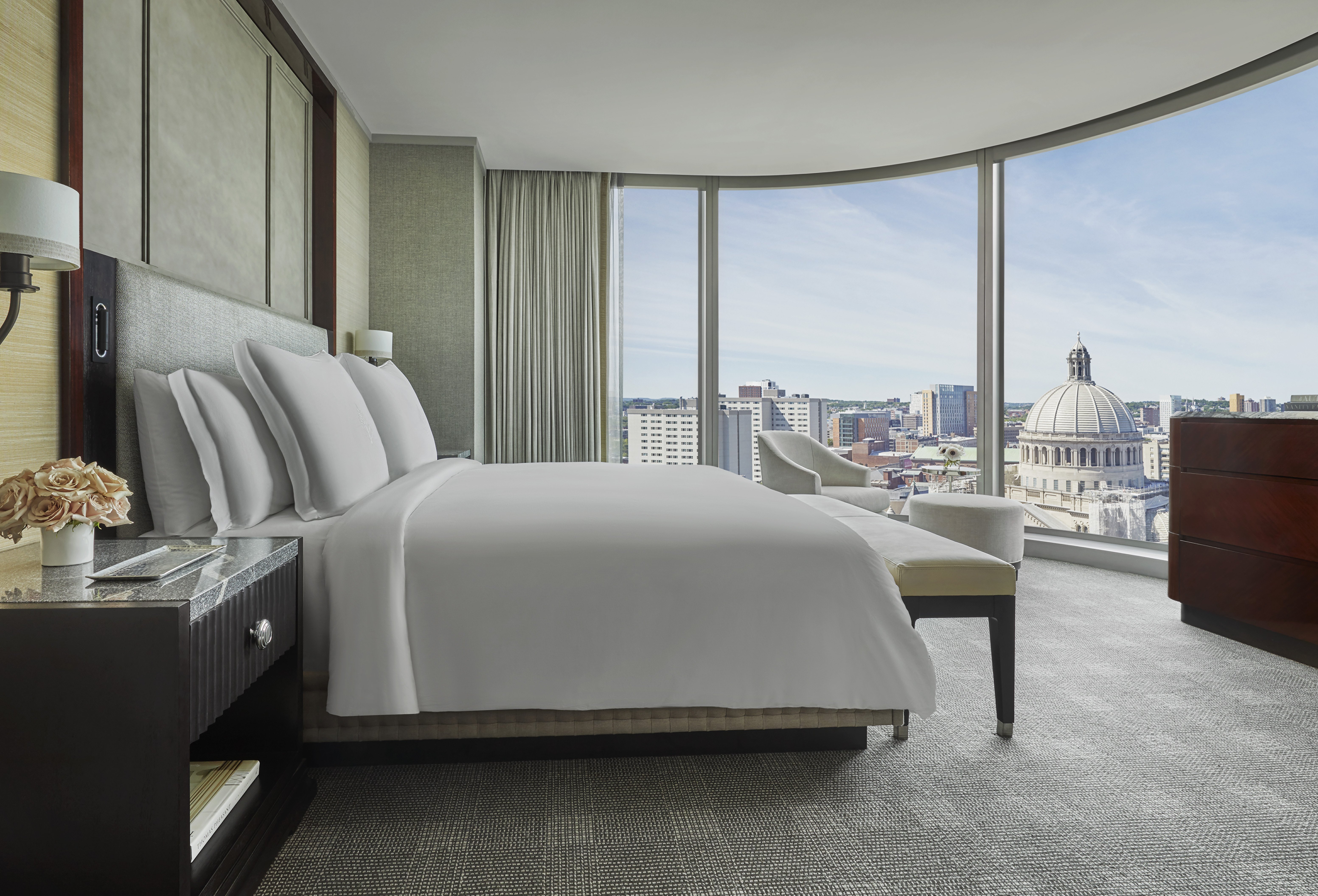 Suite, King Bed, Back Bay View, Corner, Accessible