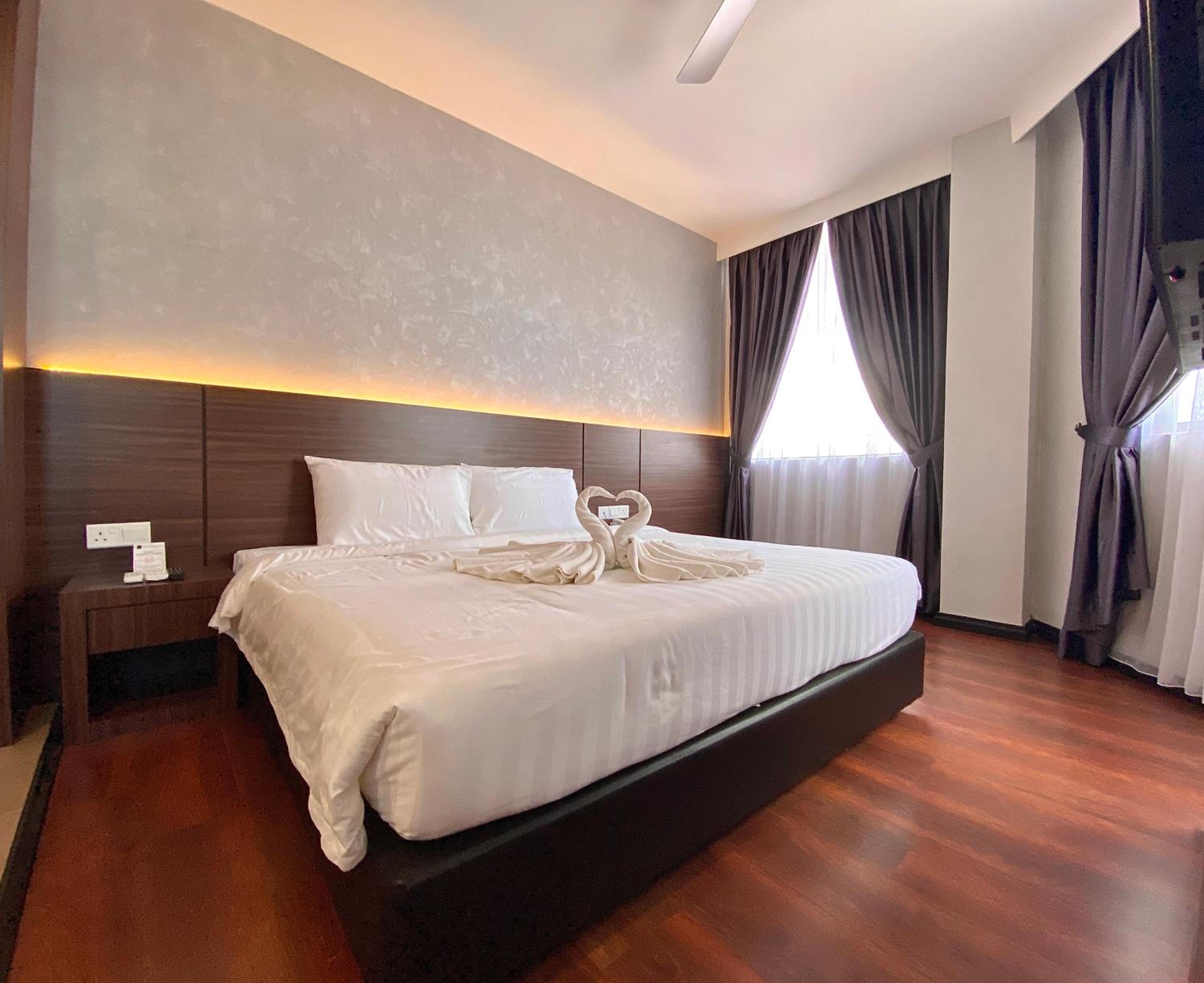غرفة ديلوكس بسرير كينج، Grace Hotel Semporna 2/5