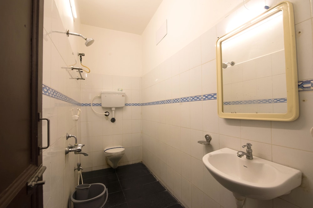 OYO Rooms off Aurobindo Ashram 61/65