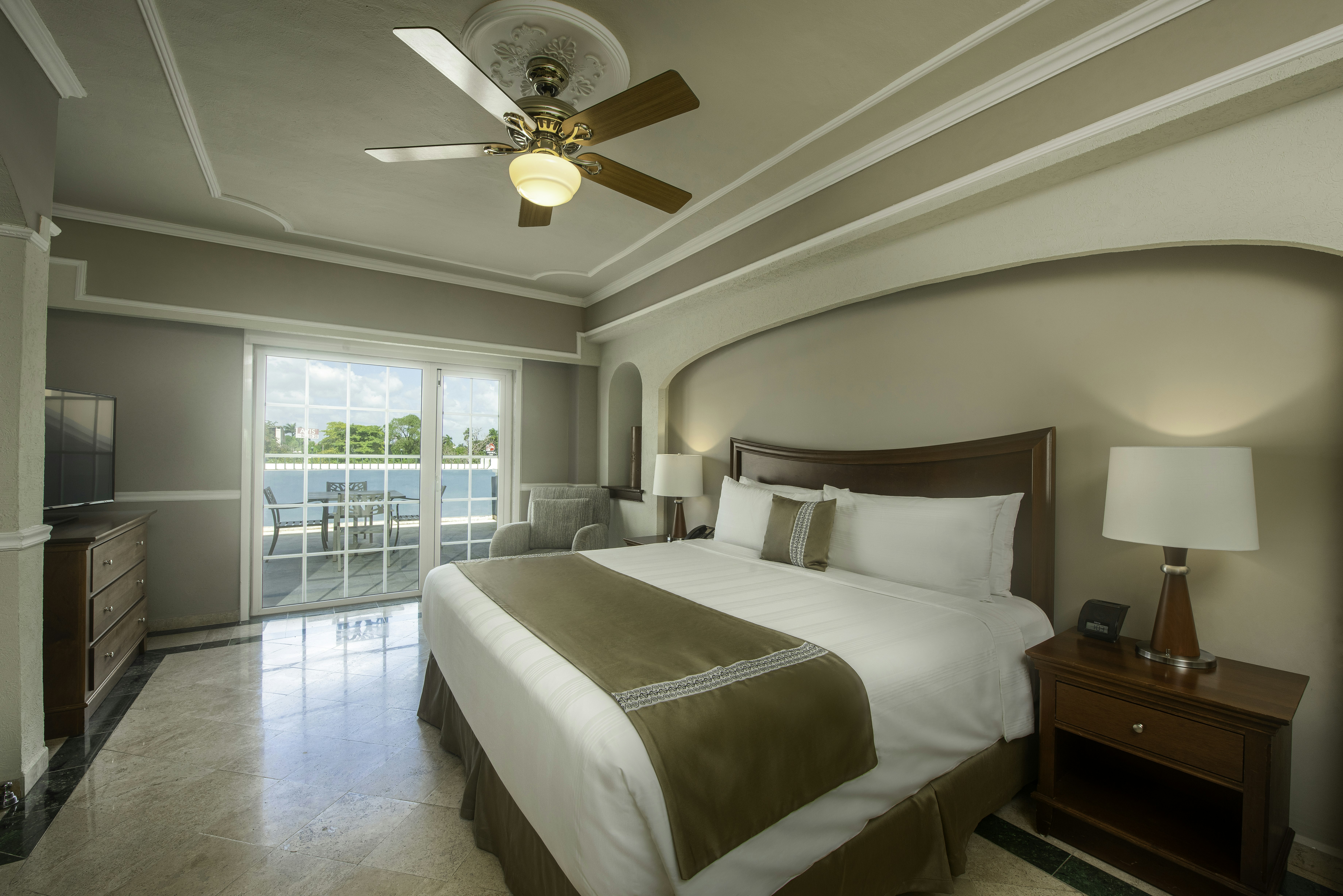 Suite, King Bed, Terrace