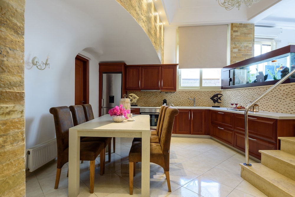 Suite Home Santorini 63/75