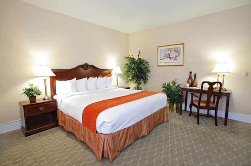 HISTORIC SANTA MARIA INN 14/67