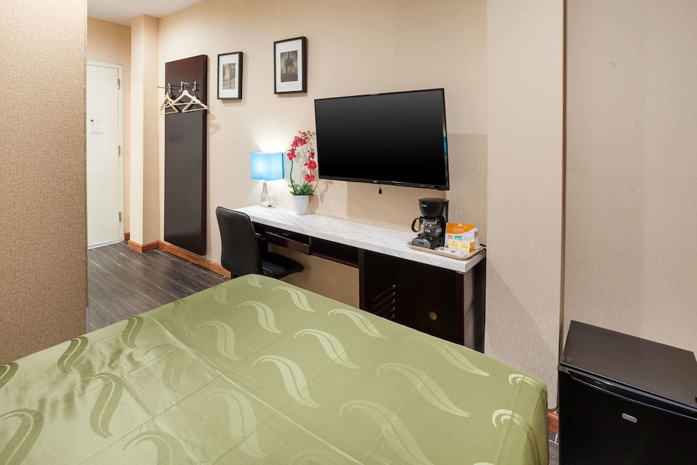 Quality Inn Near Sunset Park 22/39