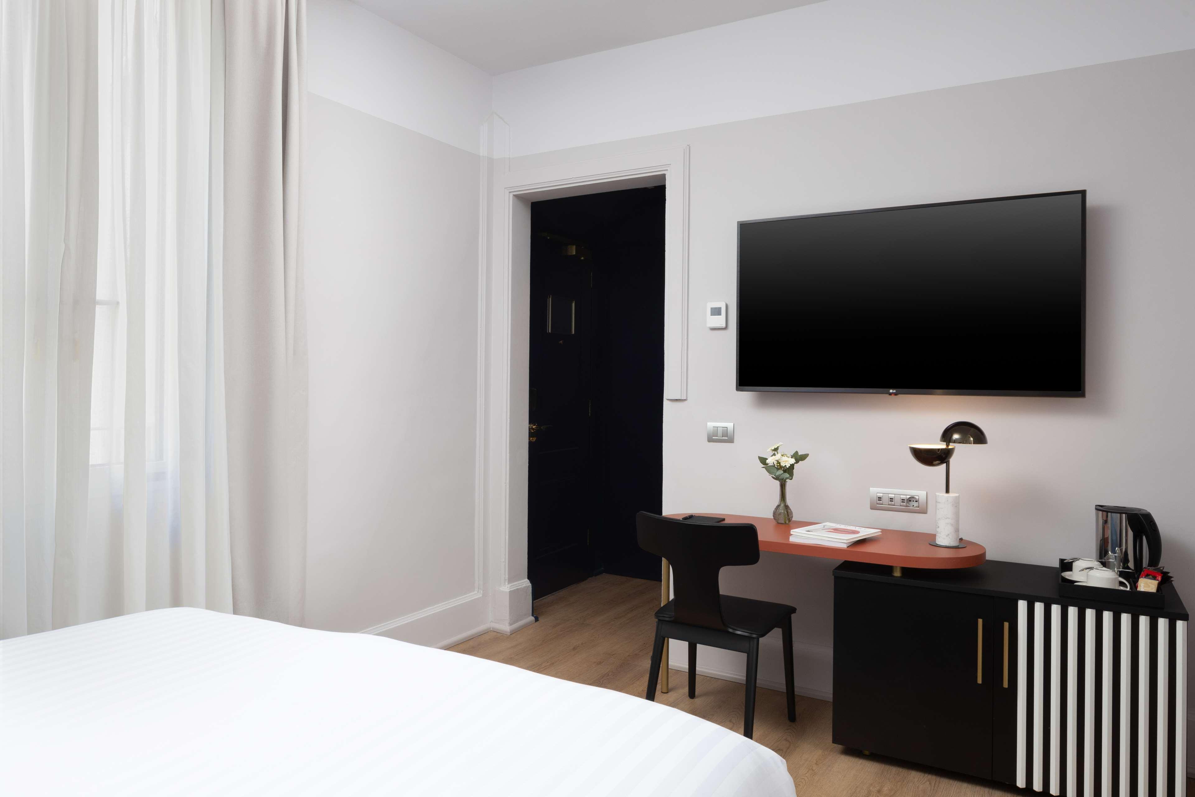 Room, Queen Bed, Accessible