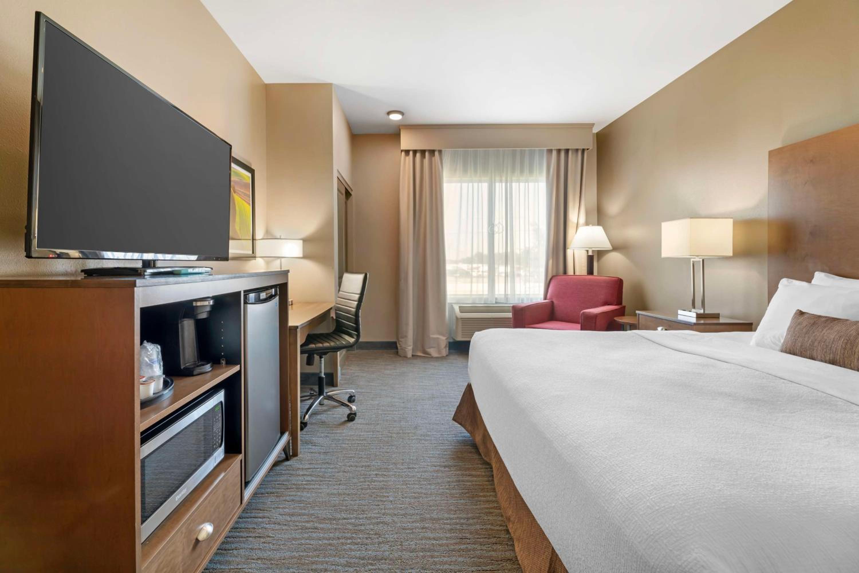 Room, King Bed, Pool Side, Accessible