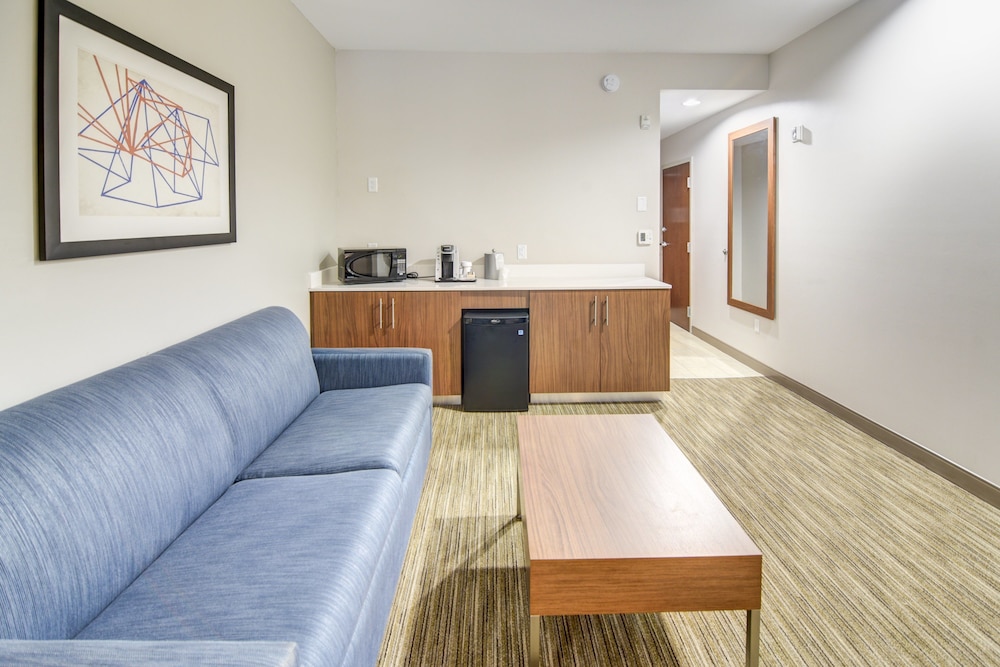 Holiday Inn Express Hotel And Suites Foley 34/75