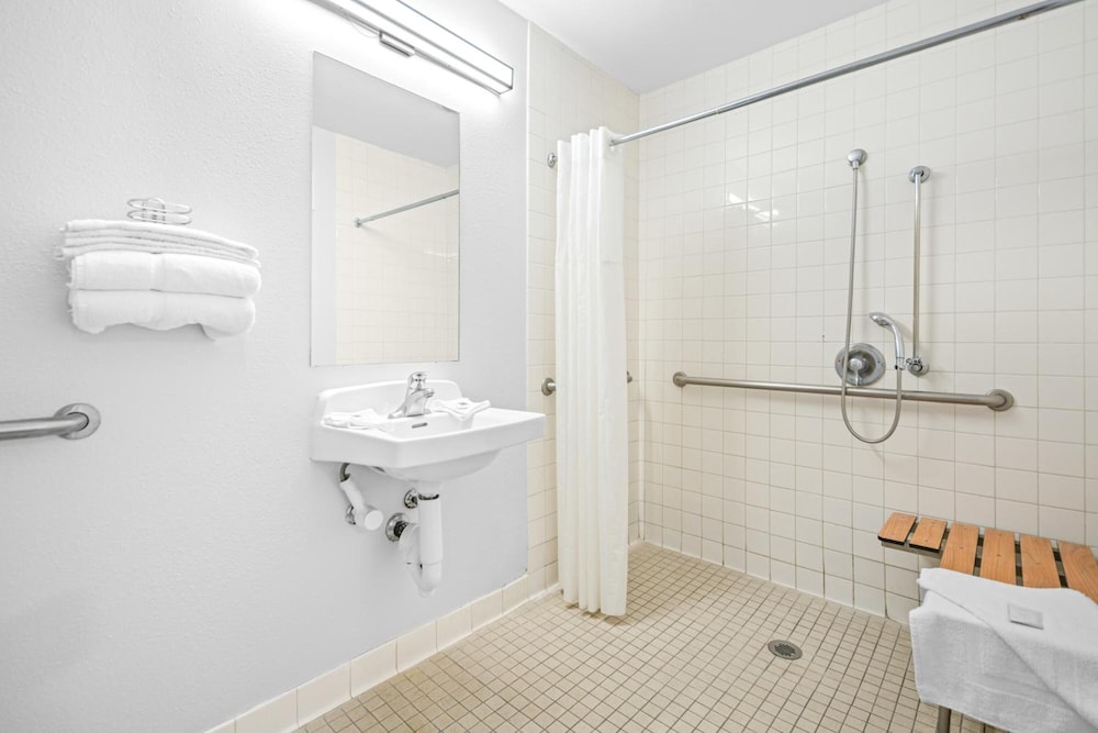 Motel6 Monterey, CA 56/57