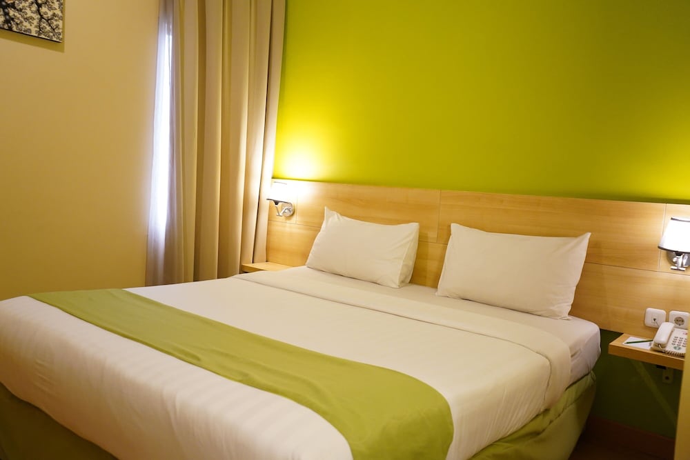 SUPERIOR, QUEEN BED
