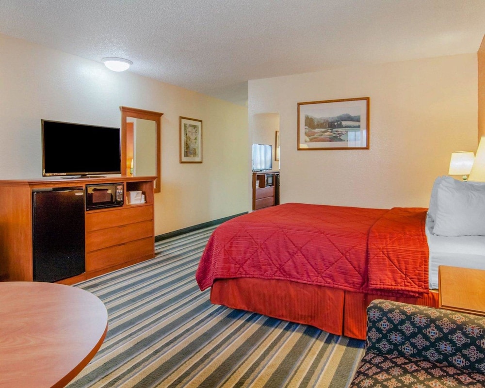 Quality Inn and Suites Medford Airport 9/51