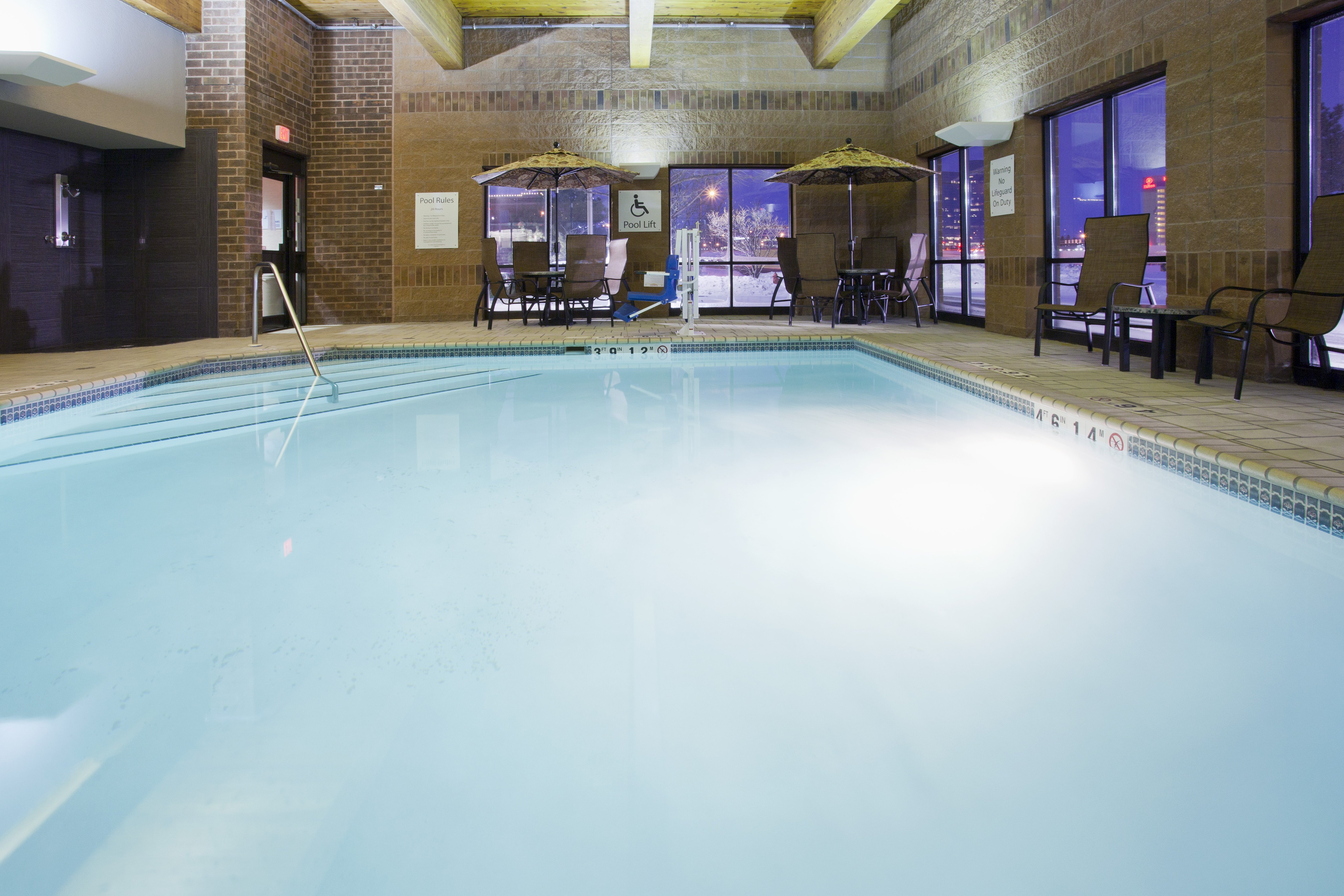 Holiday Inn Express Hotel &amp; Suites BLOOMINGTON WEST 28/52