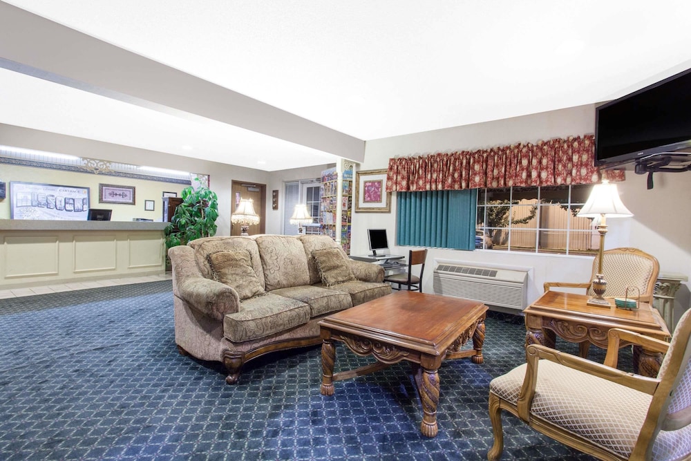 Super 8 By Wyndham Carthage 12/16