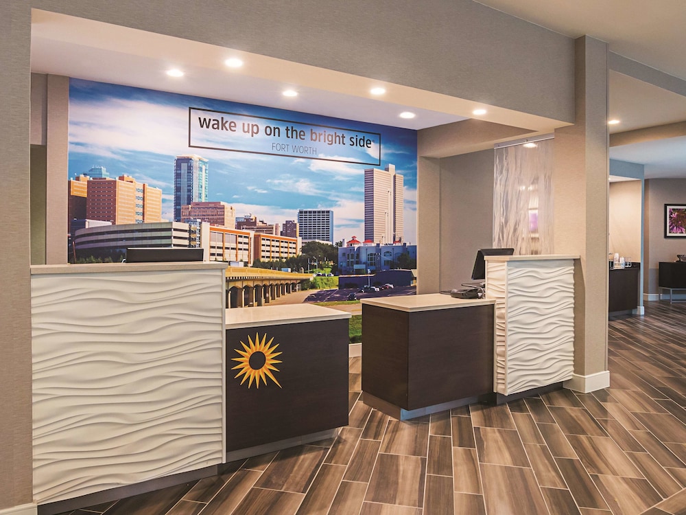 La Quinta Inn & Suites by Wyndham Fort Worth City View 6/48