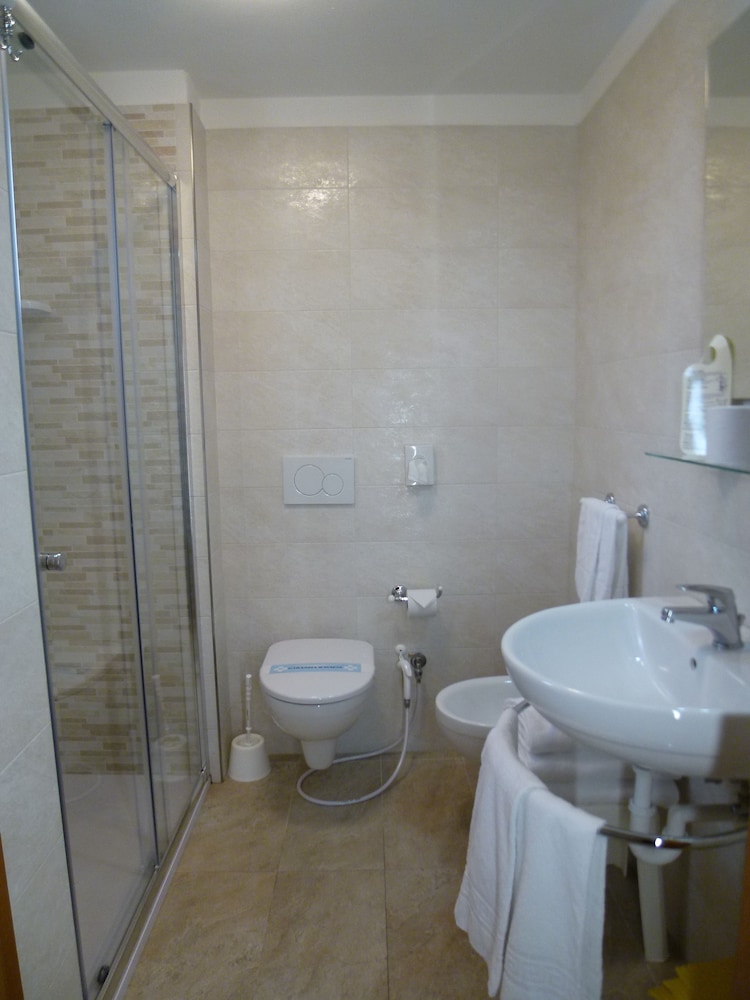 HOTEL TROVATORE 48/48