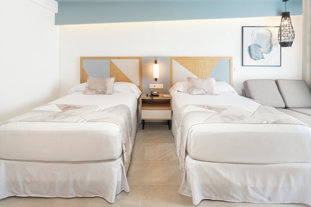 Standard, 2 Double Beds