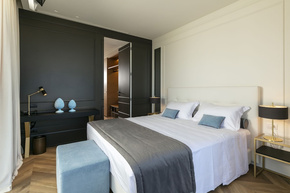 LUXURY, SUITE