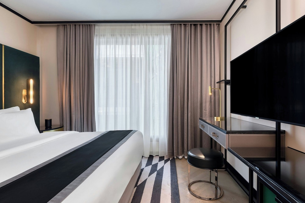 غرفة بسرير كينج، Academias Hotel, Autograph Collection 3/5