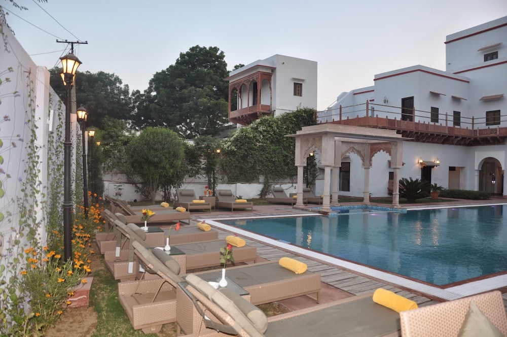 Amritara Chandra Mahal Haveli Bharatpur 44/50