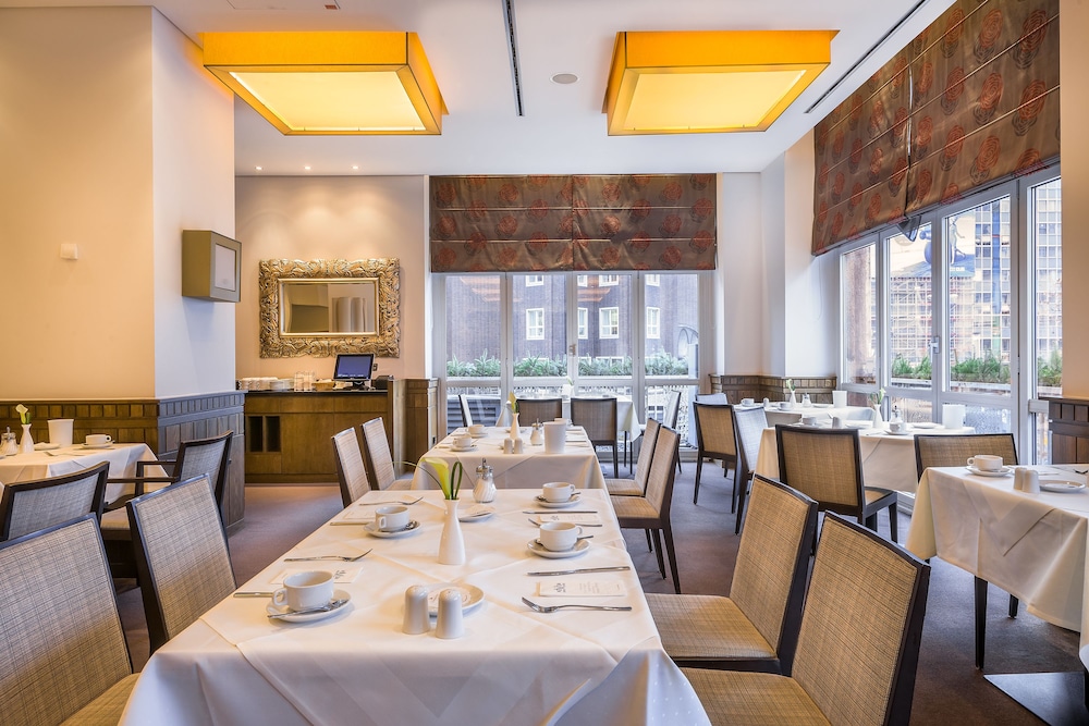 Garner Hotel Essen - Handelshof by IHG 58/85