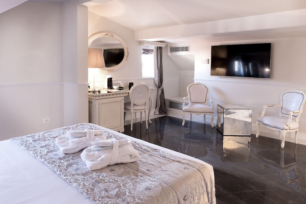 EXECUTIVE, SUITE
