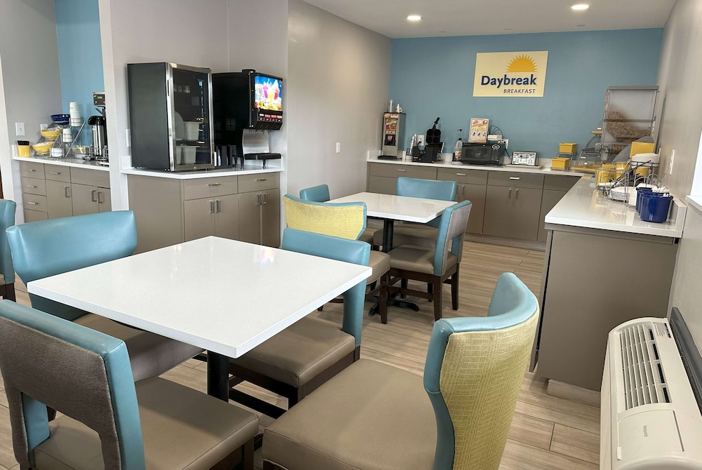 Days Inn by Wyndham Renfro Valley Mount Vernon 33/50