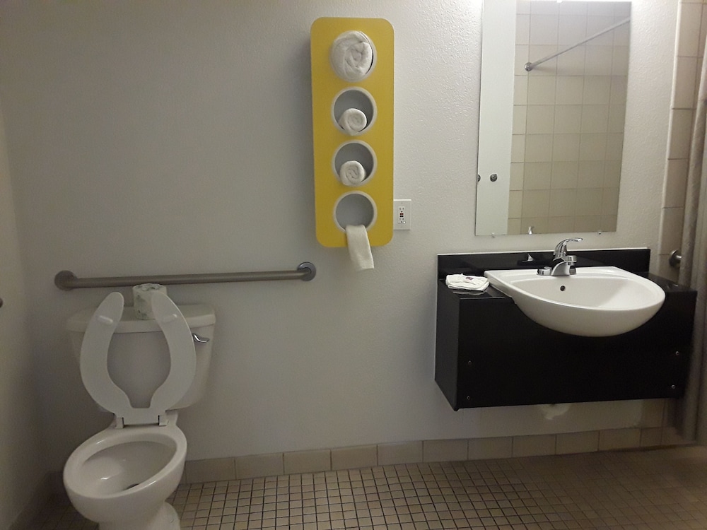 Motel6 Farmington, NM 62/65