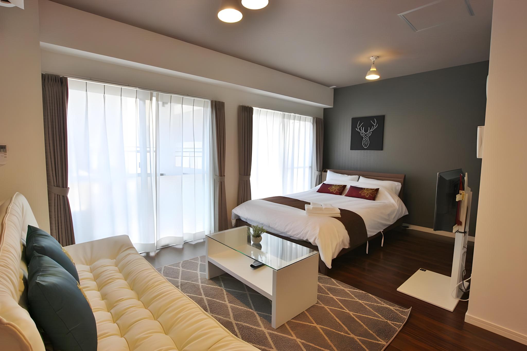 Room, King Bed, No Elevator