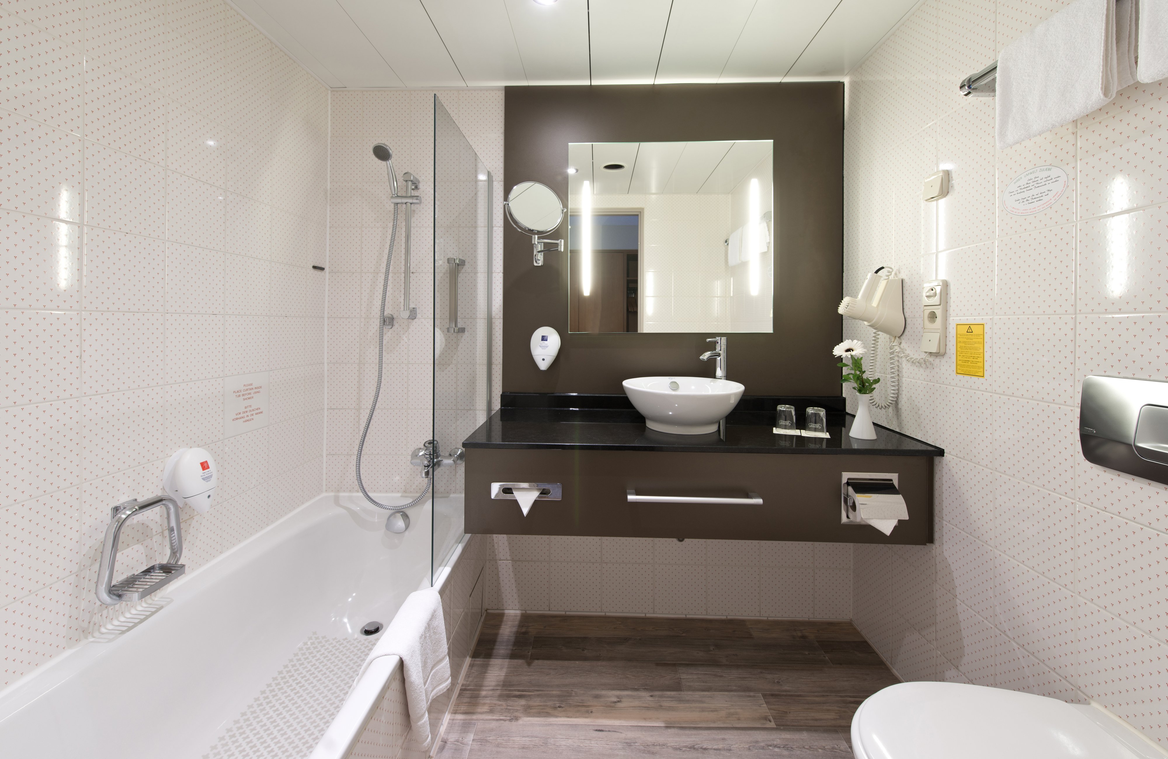 جناح رباعي، LEONARDO HOTEL KARLSRUHE 4/4
