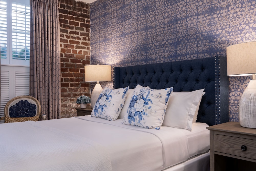 Queen Bed