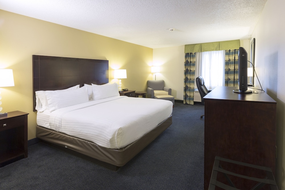Holiday Inn Express Suites St Joseph 23/69