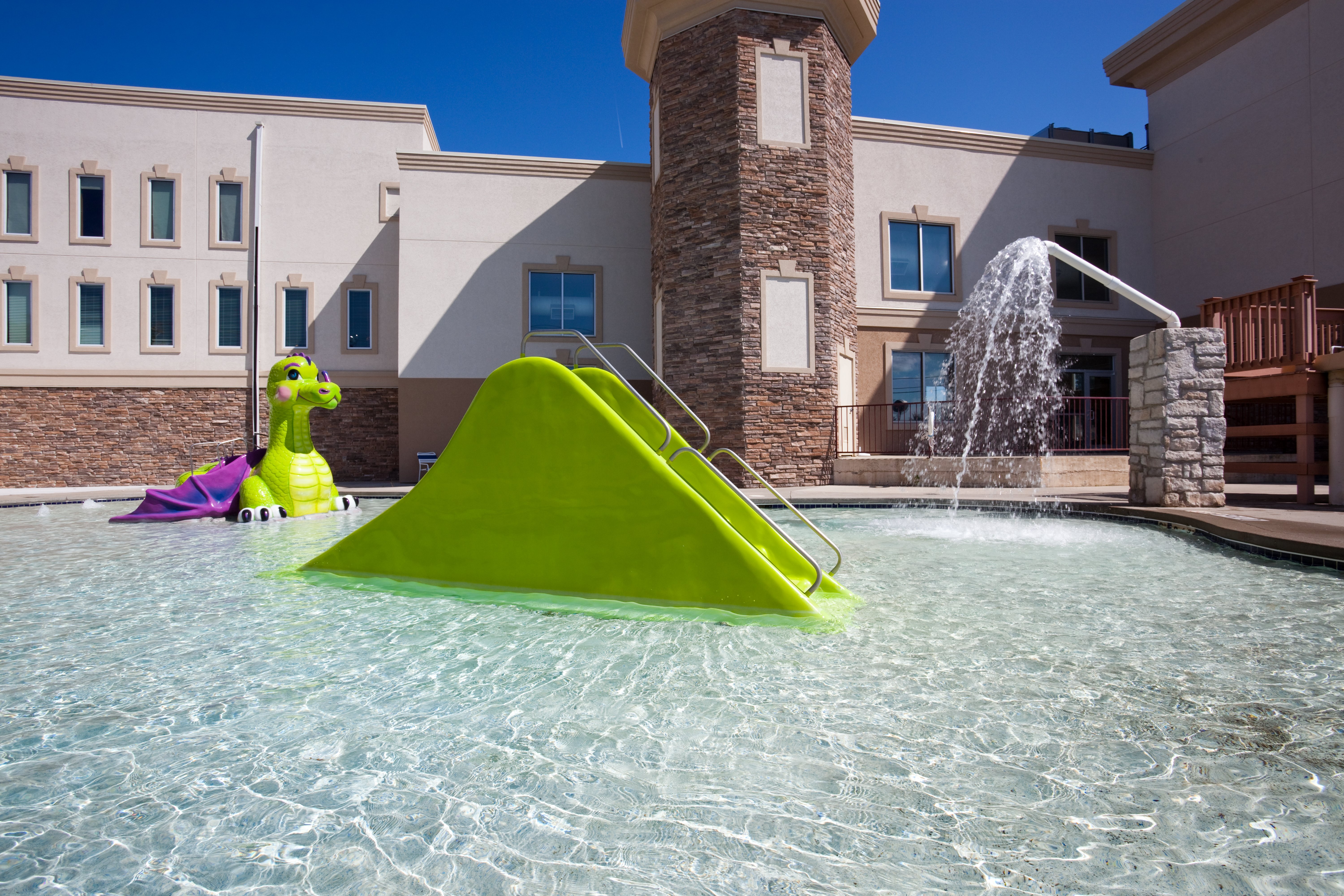 Holiday Inn Express Wisconsin Dells 68/69