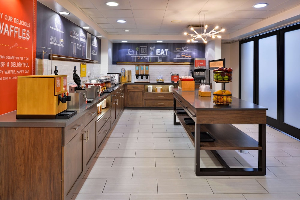 Hampton Inn and Suites Las Vegas Airport 57/66