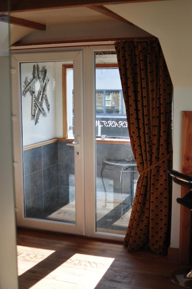 Inn at Cheltenham Parade 22/42