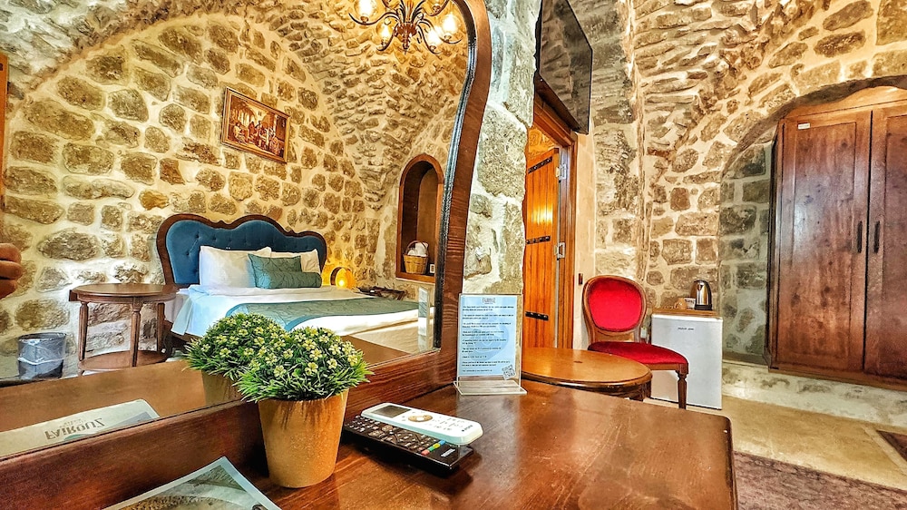 Fairouz Otel 35/50