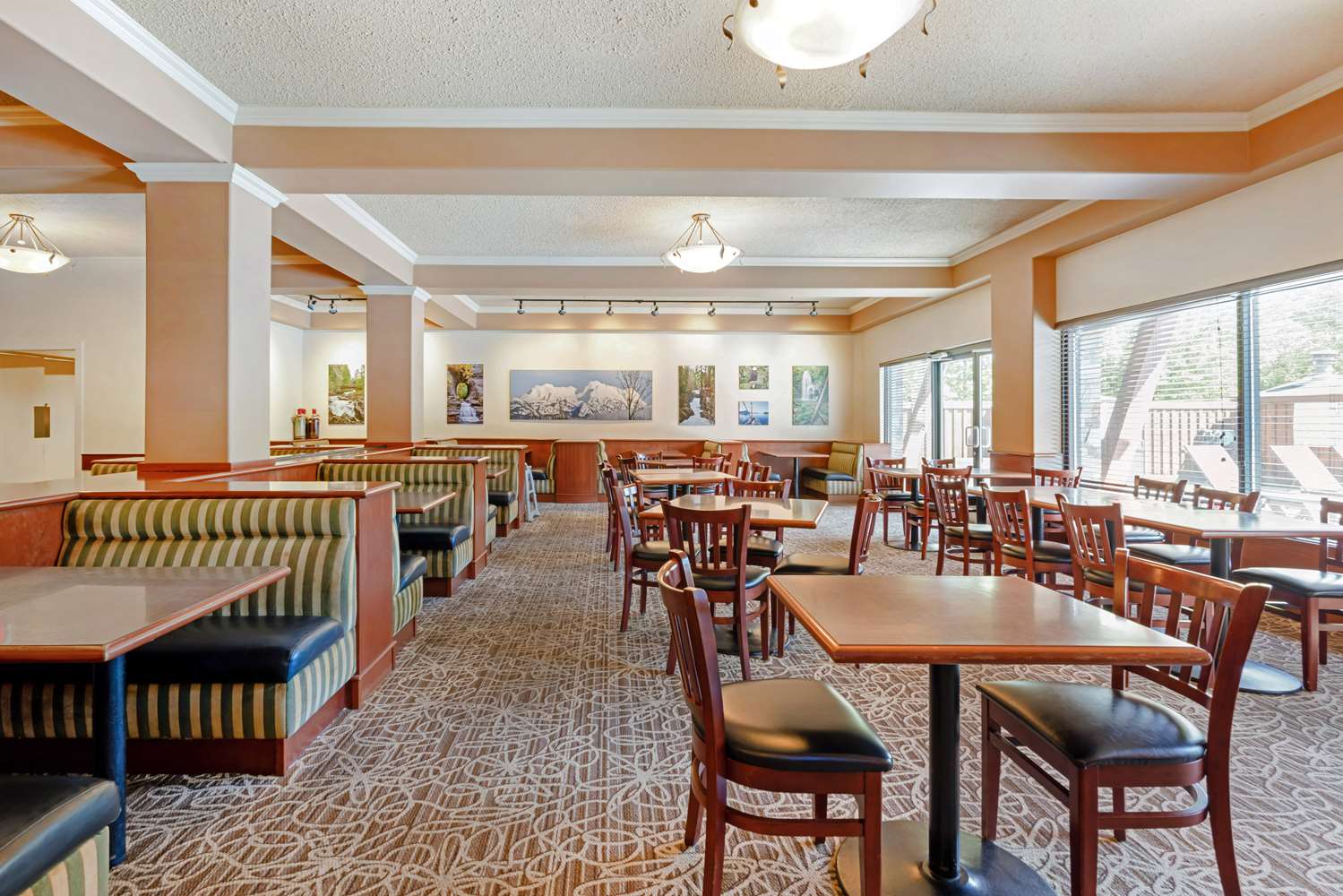 Best Western Plus Barclay Hotel 25/33
