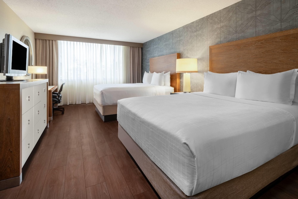 Wyndham Indianapolis Airport 32/72