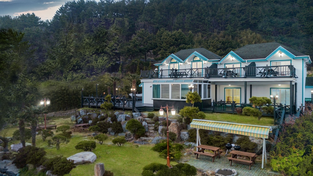 Sometown Pension 3/44