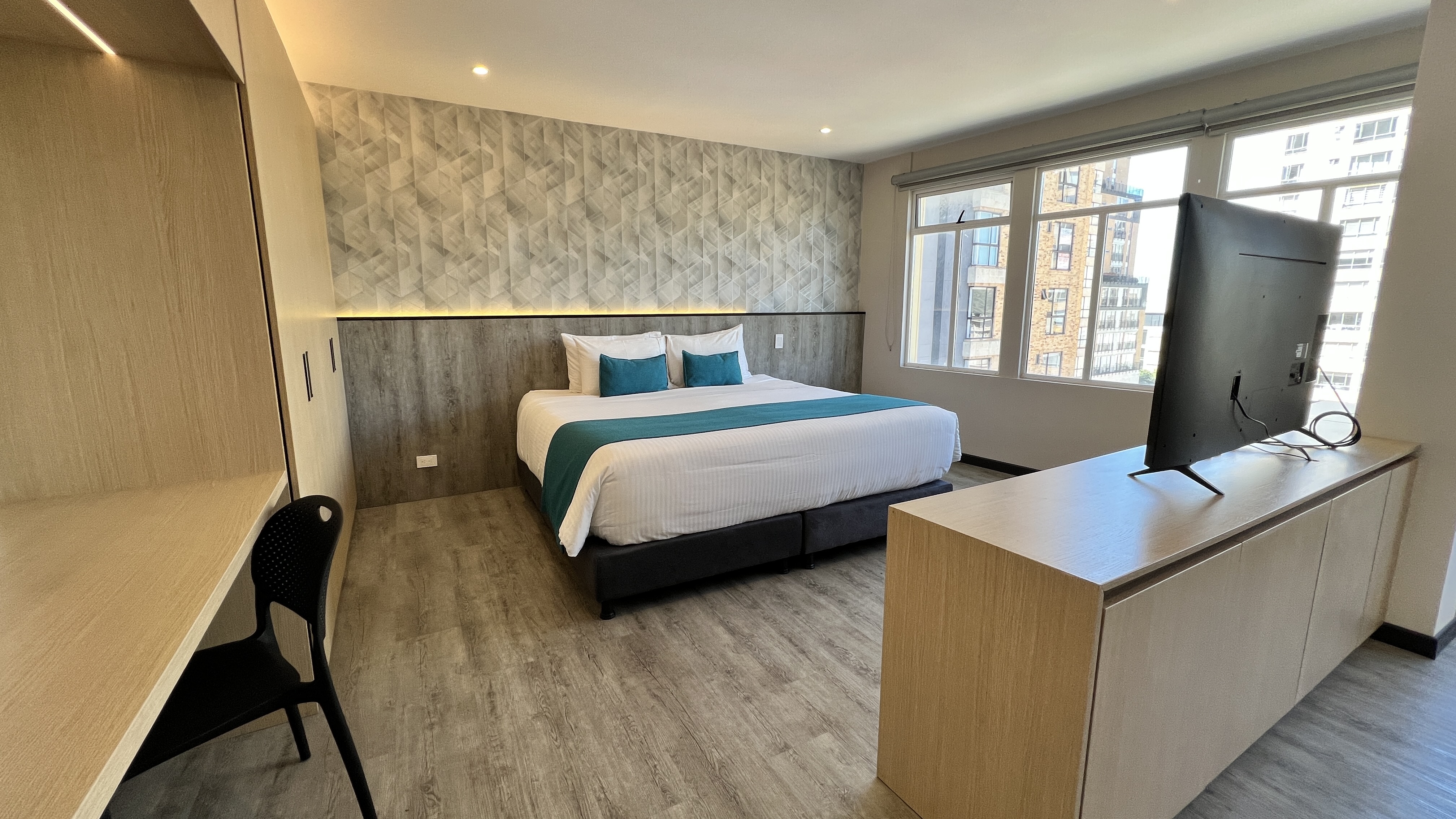 جناح جونيور، Hotel Grand Park 2/4