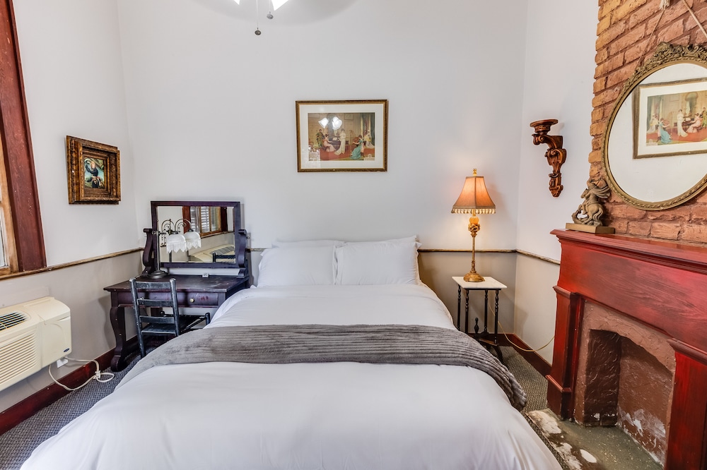 Royal Barracks Guest House 12/37