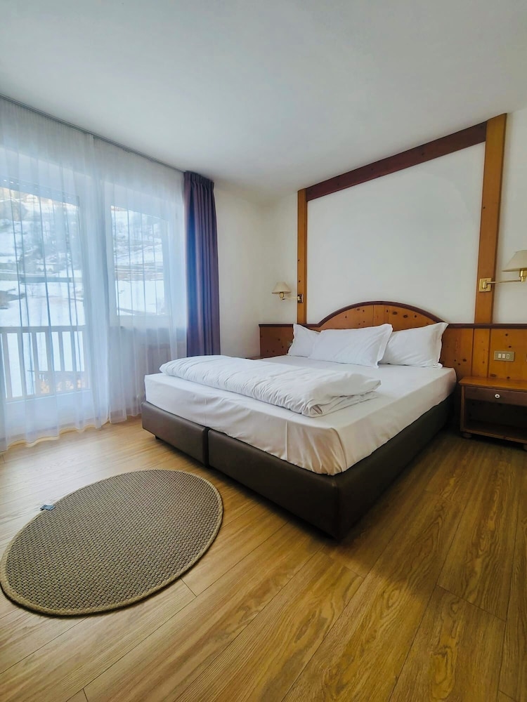 Villa Rosa 12/31